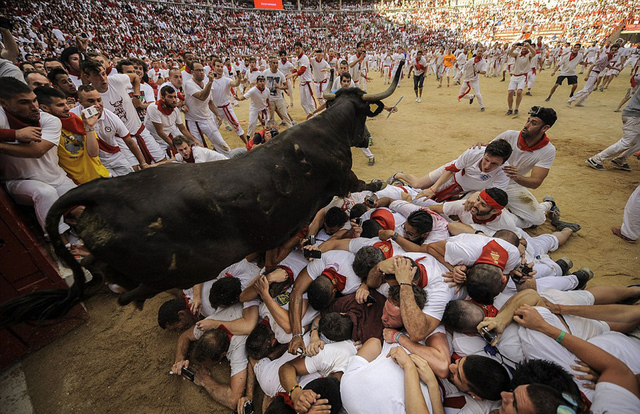 爱游戏官方登录 -Doinb重返赛场，败北首场状态出色，公牛观众沸腾！的简单介绍