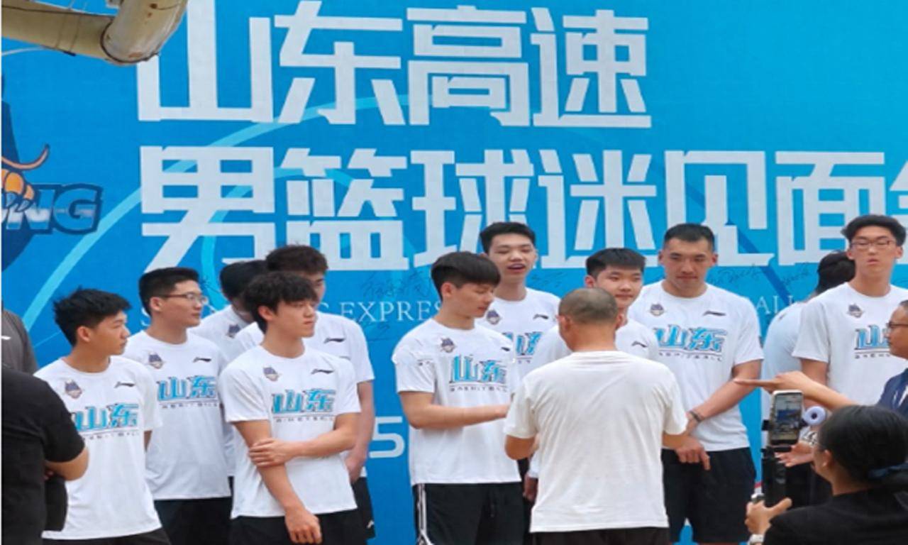 包含山东泰山发布备战花絮；冲刺阶段门线救险；CBA常规赛任务艰巨；官宣口径保持一致的词条