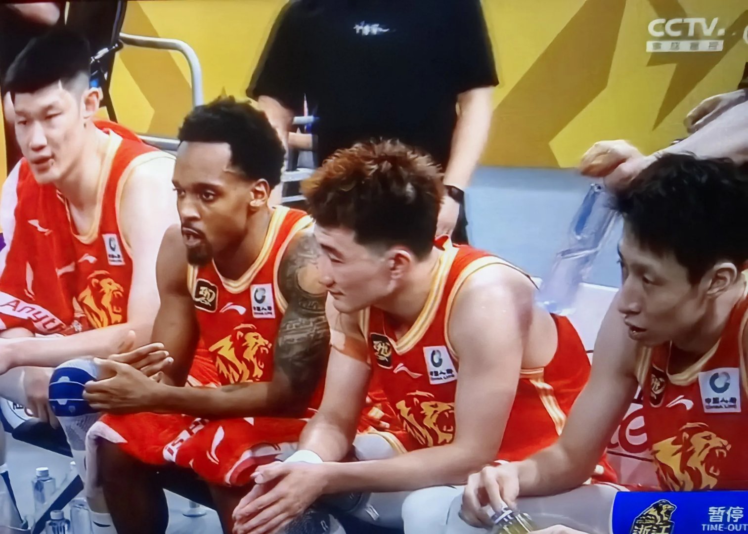广厦男篮关键战豪取连胜；志在荷甲名次提升；质疑声四起；轮换策略被讨论(广厦杯冰雕获奖名单)