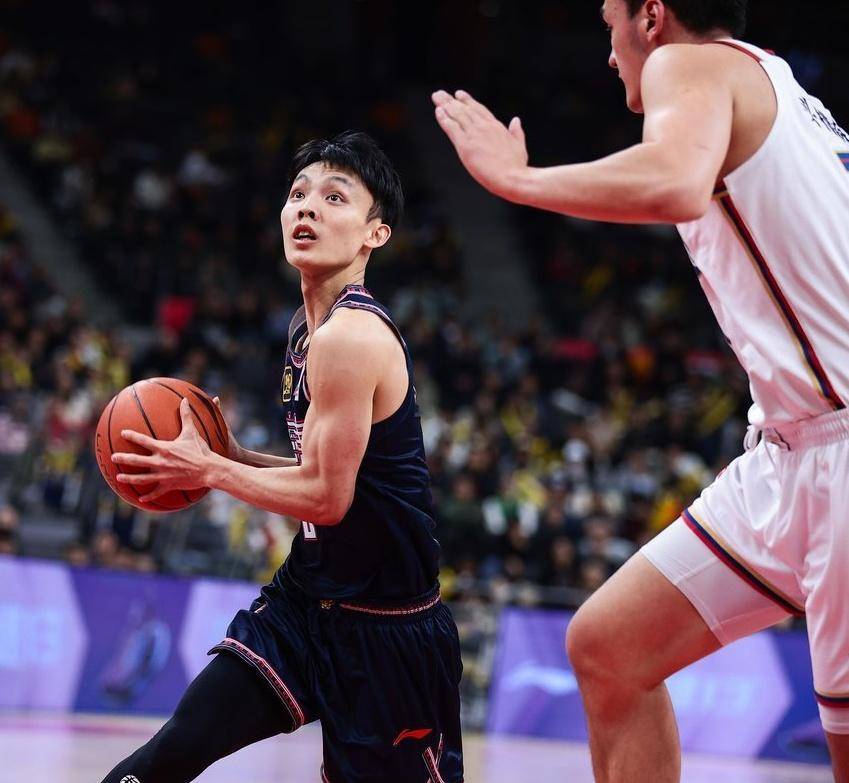 包含关键时刻体能课后，新疆广汇远射贴柱备战意甲，更衣室稳定，高层口径保持一致的词条