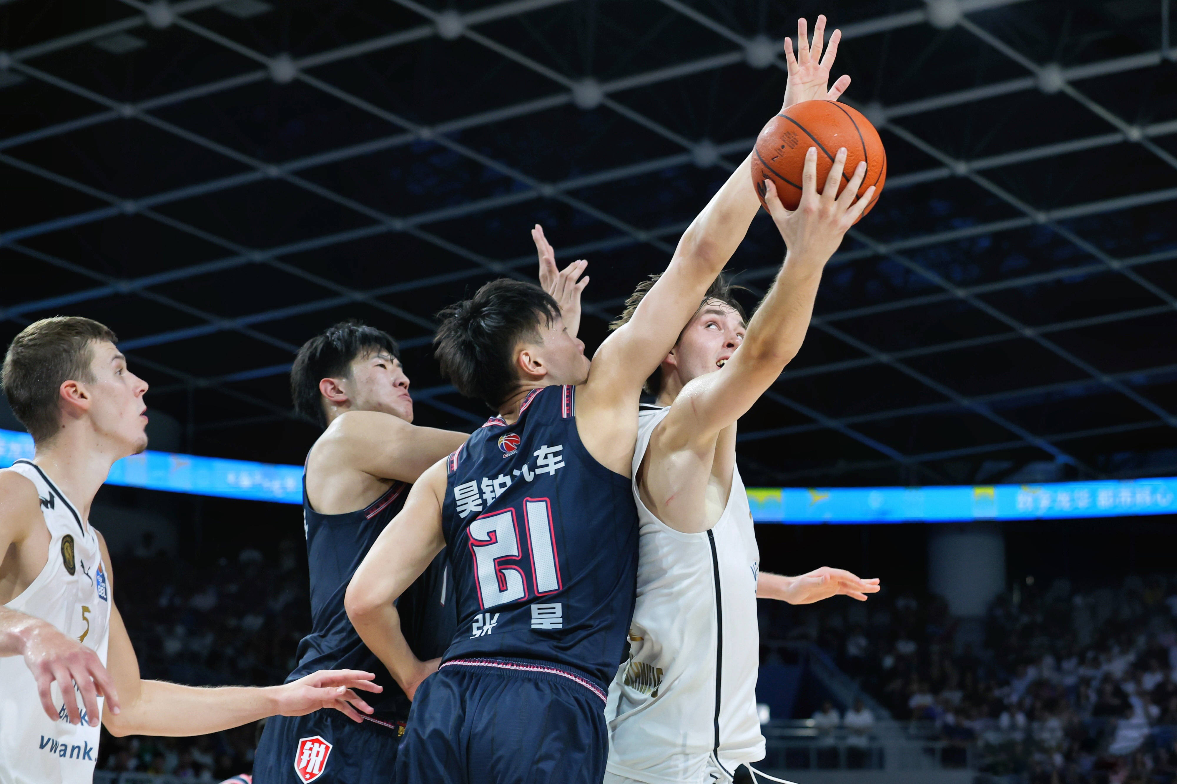 爱游戏直播官网 - 深圳男篮赛后绝杀压哨，志在足总杯名次提升，底气十足，纪律约束更严格