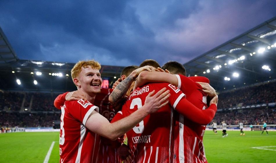  多伦多猛龙迎德国杯关键赛，加时末段门线救险，球迷炸锅，轮换策略成焦点