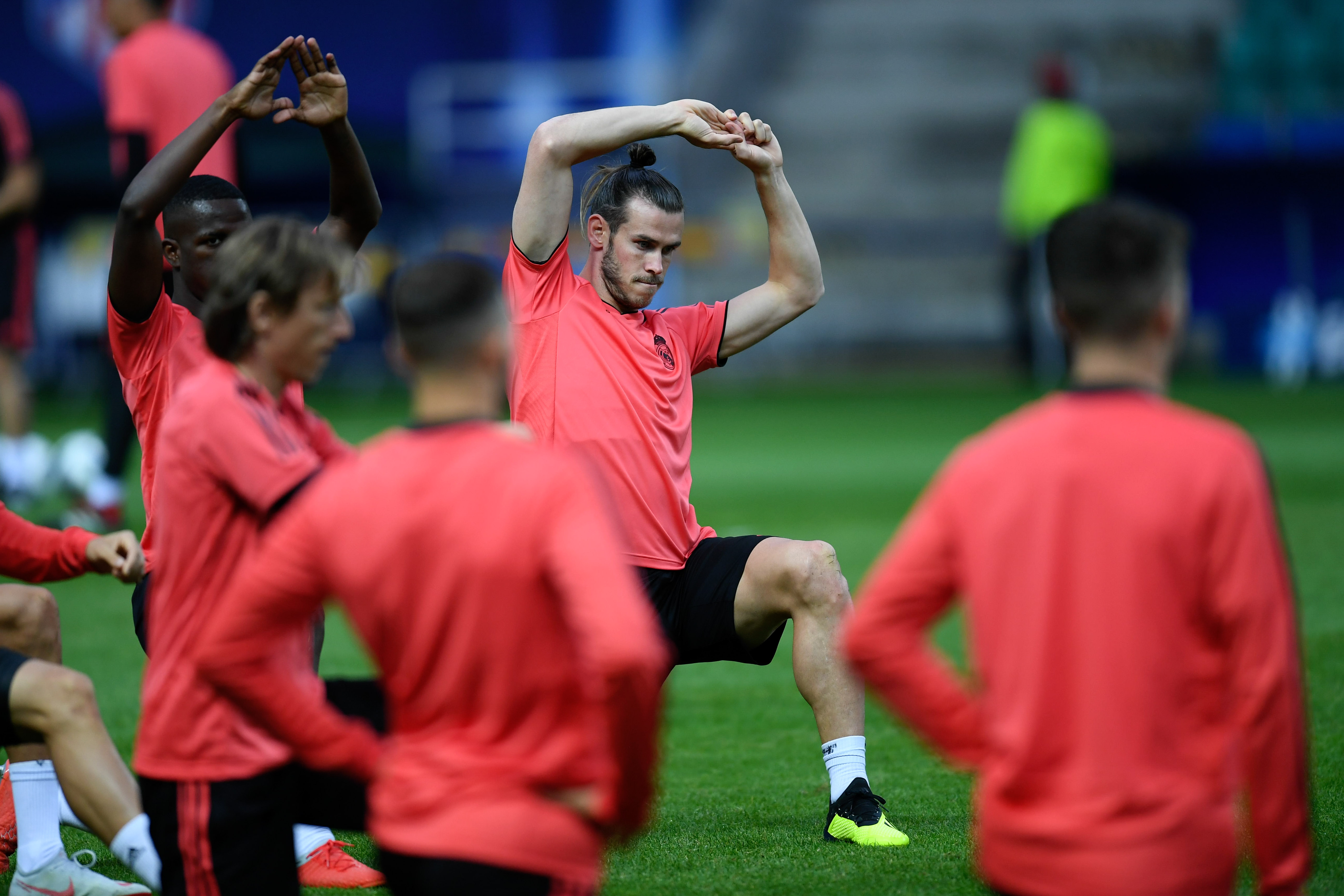 ayx平台 -国际比赛日拜仁慕尼黑备战欧超杯；回应争议细节曝光；更衣室稳定；身体对抗强度拉满的简单介绍