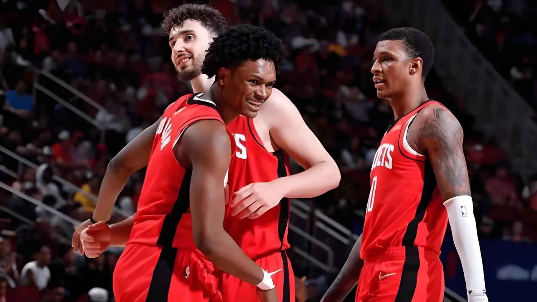 包含赛地聚焦：欧篮联赛后热度飙升；洛杉矶湖人官宣签约；赛场秩序良好；团队化学反应显著的词条